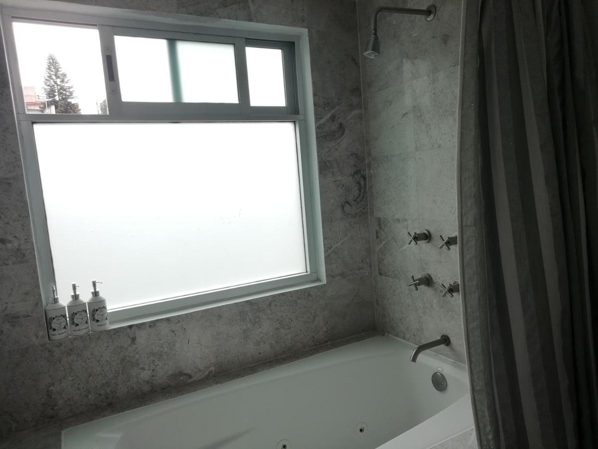 Casa Cielito Lindo: Secure Near Shopping & Business Districts Apartment *