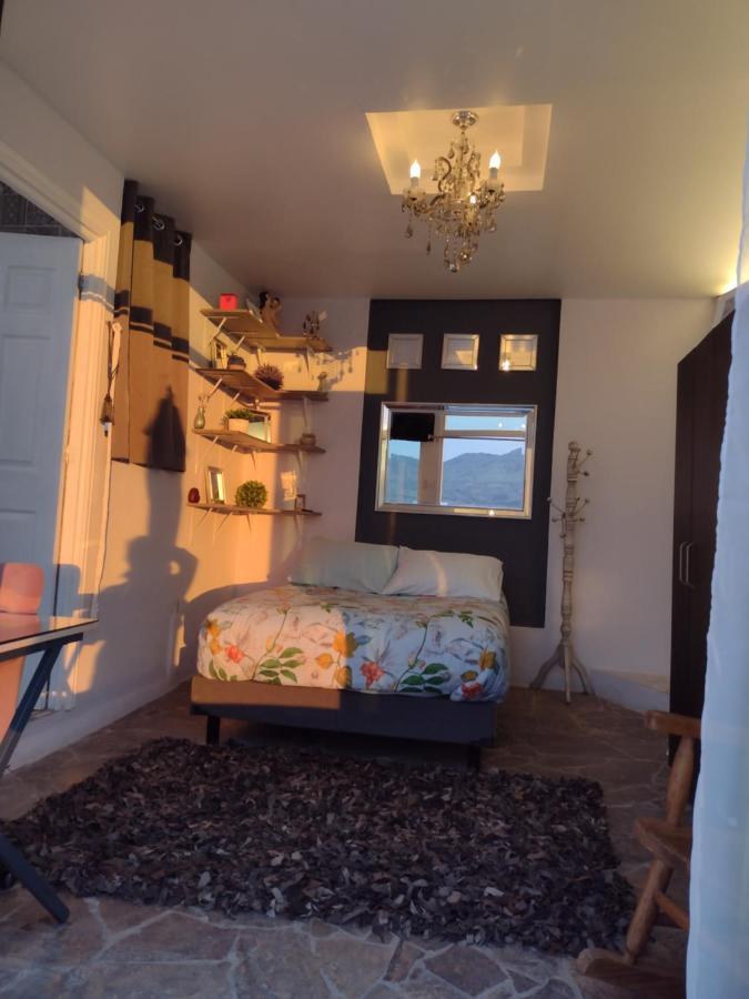 Casa Cielito Lindo: Secure Near Shopping & Business Districts * Mexico City